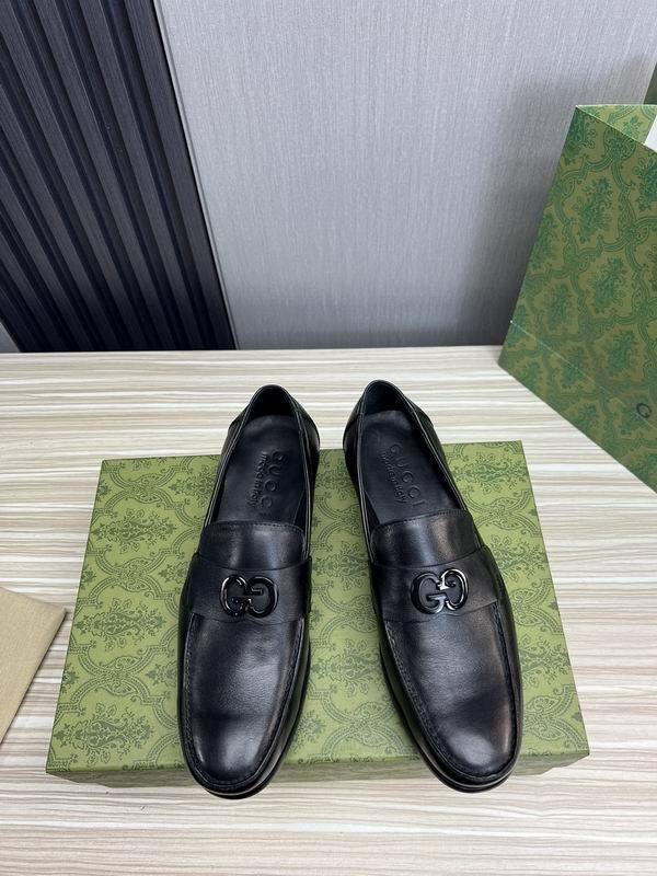 Gucci Men's Shoes 935